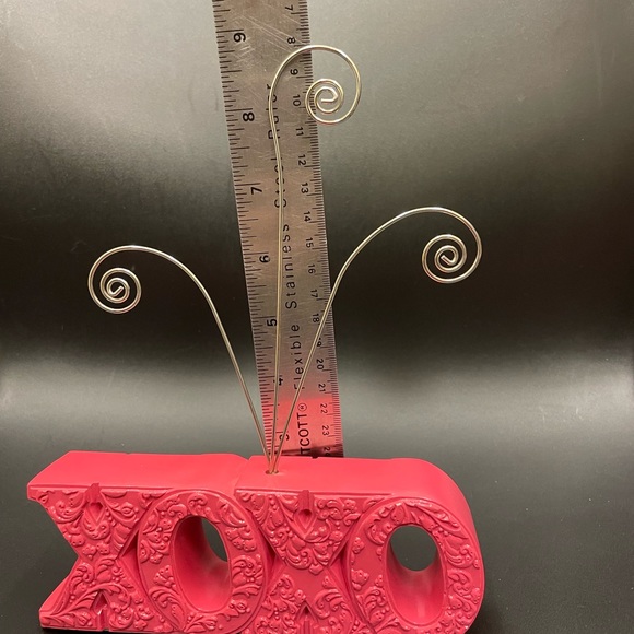 Adorable XOXO hot pink picture holder. - Picture 4 of 4